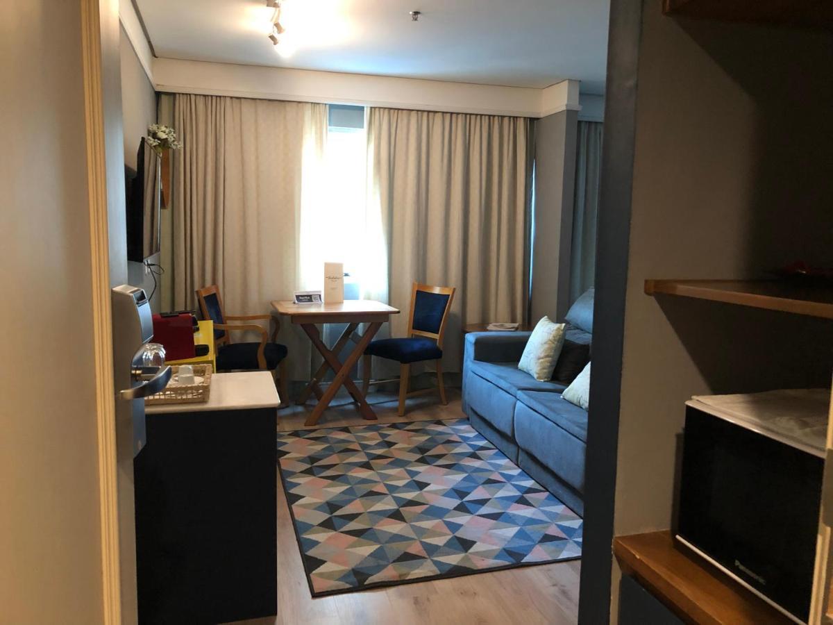 Charmoso flat na Vila Olímpia entre os shoppings JK e Vila Olímpia