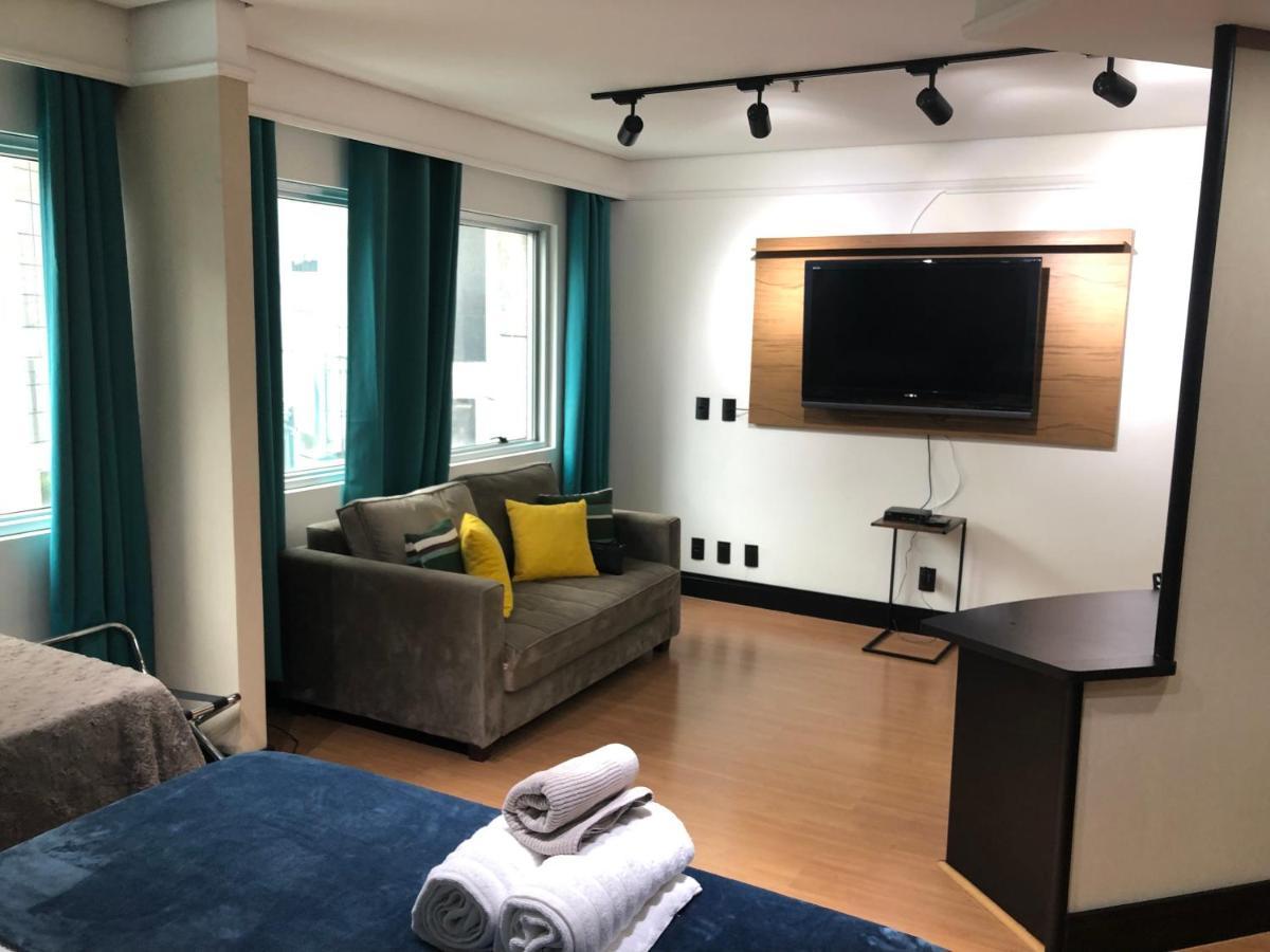 Charmoso flat na Vila Olímpia entre os shoppings JK e Vila Olímpia Apartamento São Paulo
