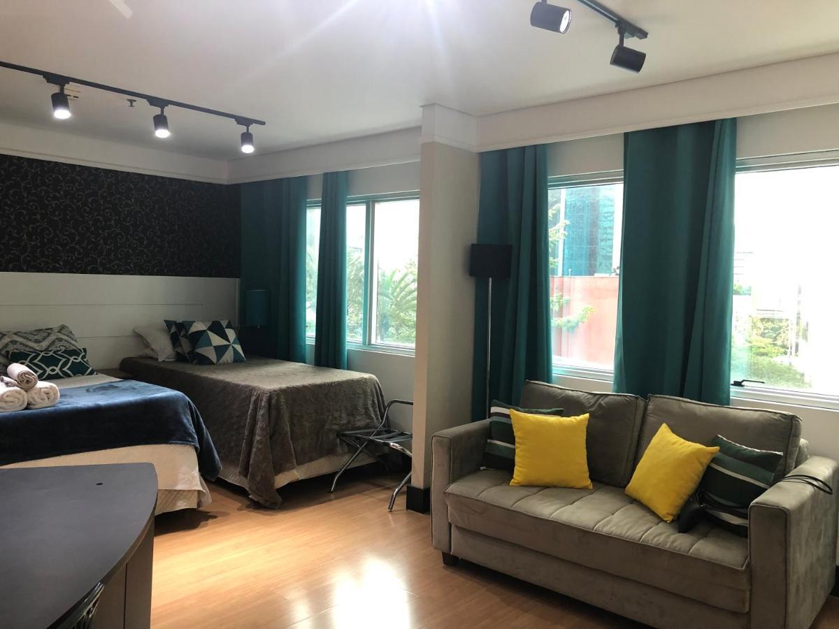 Charmoso flat na Vila Olímpia entre os shoppings JK e Vila Olímpia Apartamento