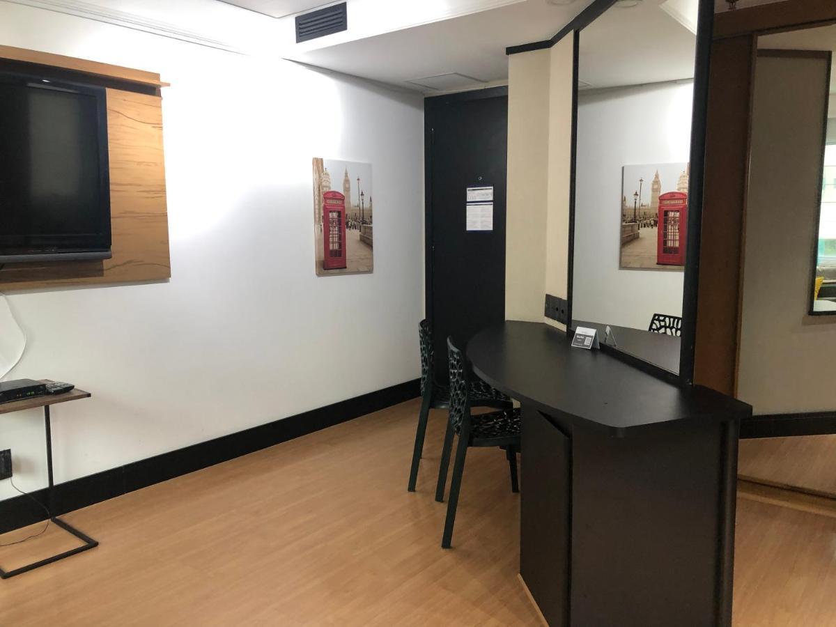 Charmoso flat na Vila Olímpia entre os shoppings JK e Vila Olímpia Apartamento São Paulo